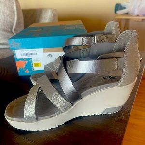 Size 6 OTBT sandals